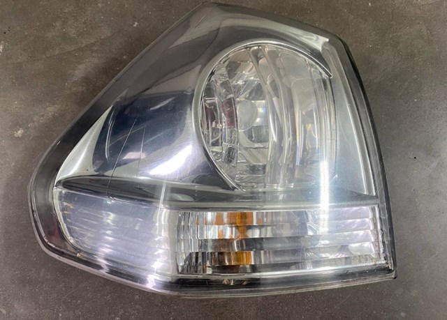 Lanterna traseira esquerda externa Toyota 8156148061
