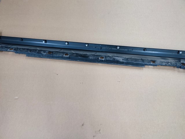 Compre 75850K2010 Toyota Placa sobreposta (moldura) externa direita de acesso