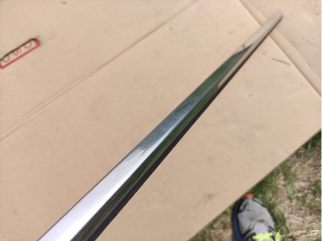 Compre 5NN837475AVNH VAG Moldura de vidro deslizante da porta dianteira esquerda