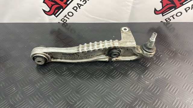 Braço oscilante inferior esquerdo de suspensão dianteira Land Rover LR090504