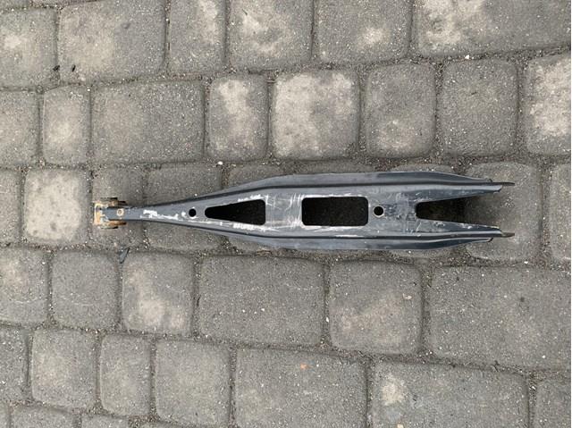 Braço oscilante inferior esquerdo de suspensão traseira/direita 20250XC02A Subaru