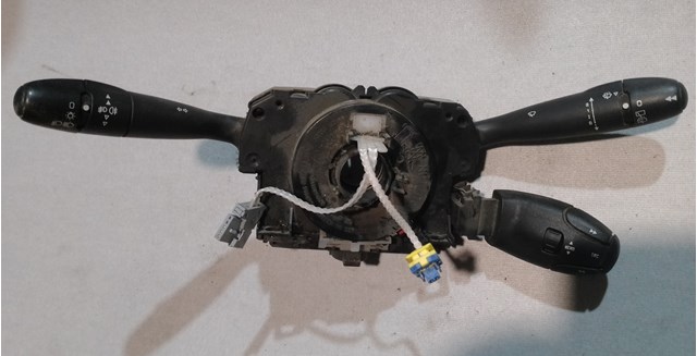 98062255XT Peugeot/Citroen Comutador instalado na coluna da direção, montado