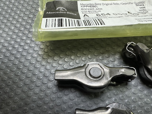A6540506601 Mercedes Balanceiro de válvula (balanceiro de válvulas) de admissão