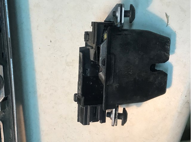 Fecho de tampa de porta-malas (de 3ª/5ª porta traseira) GJ547843102AA Ford