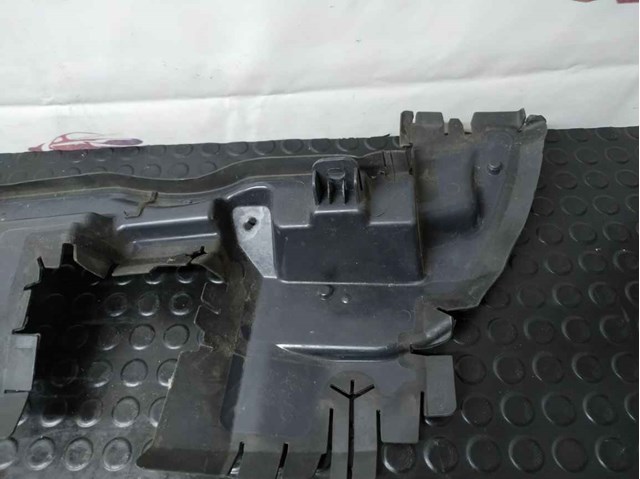 Suporte inferior do radiador (painel de montagem de fixação das luzes) 9812134180 Peugeot/Citroen