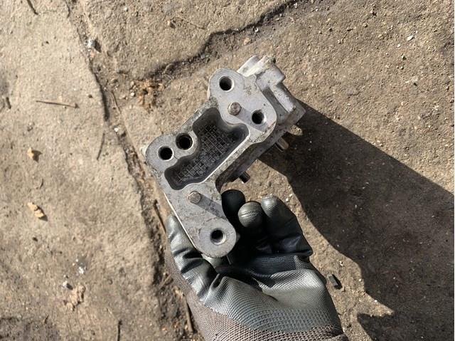 Consola de coxim (apoio) esquerda de motor 9805300680 Peugeot/Citroen