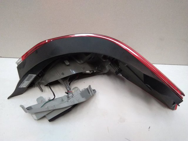 Lanterna traseira esquerda 9807242780 Peugeot/Citroen