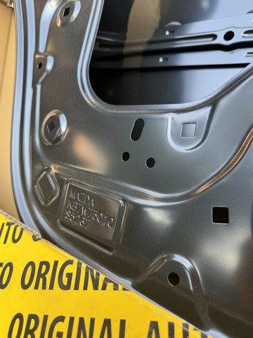 Porta traseira esquerda Mazda K1Y07302XE preço, a partir de 834,26 USD