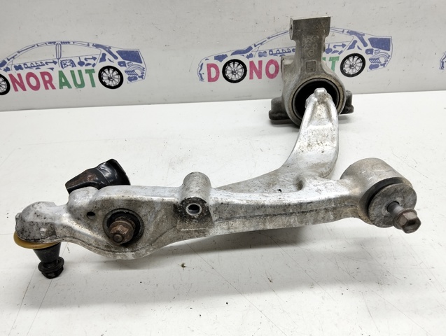 545001DR0A Nissan/Infiniti Braço oscilante inferior direito de suspensão dianteira