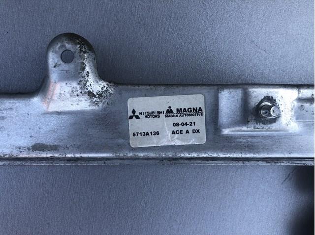 Mecanismo de acionamento de vidro da porta dianteira direita Mitsubishi Colt VI Z3A