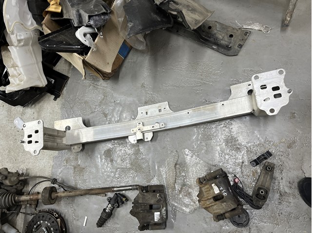 Reforçador do pára-choque dianteiro Peugeot/Citroen 9826115680 preço, a partir de 278,31 USD