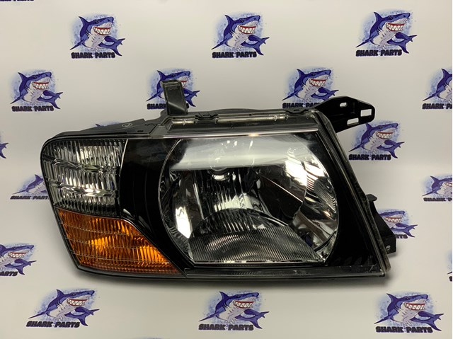 MR598118 Mitsubishi Luz direita