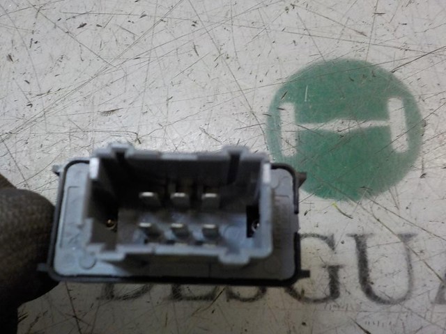 Botão dianteiro direito de ativação de motor de acionamento de vidro Opel 9816791877 preço, a partir de 21,94 USD