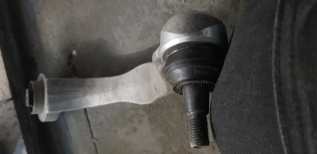 8W0407696A VAG Braço oscilante inferior direito de suspensão dianteira