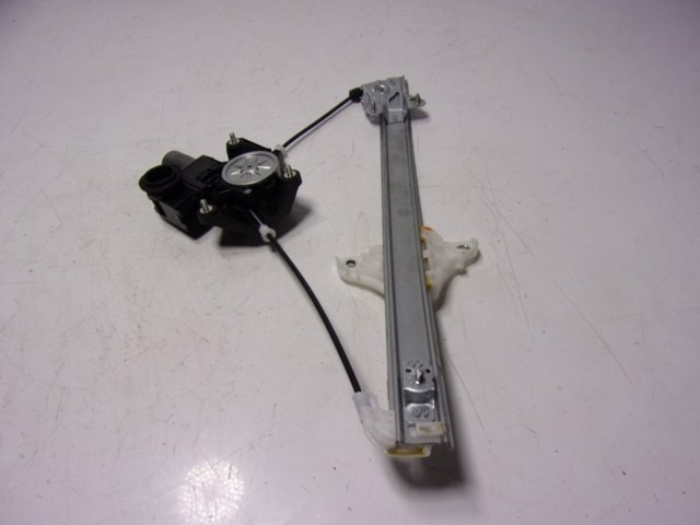 Compre Mecanismo de acionamento de vidro da porta dianteira direita Toyota Yaris 