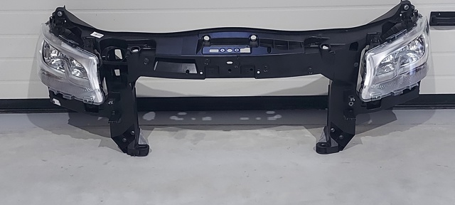 A9078800900 Mercedes Suporte do radiador montado (painel de montagem de fixação das luzes)