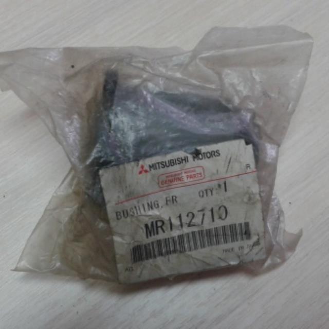 Bloco silencioso dianteiro do braço oscilante inferior MR112710 Mitsubishi
