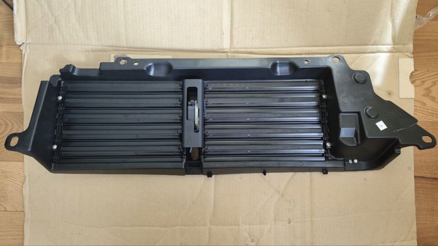 LR102691 Land Rover Perciana do radiador de esfriamento