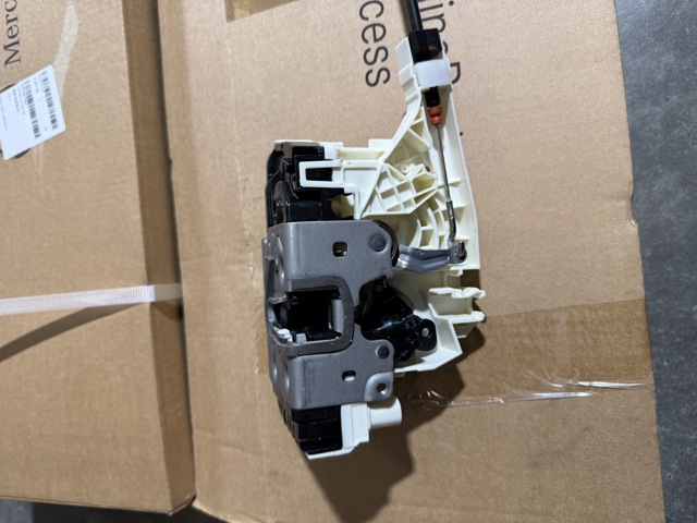 Fecho da porta traseira direita batente Mercedes A9107407500 preço, a partir de 92,70 USD