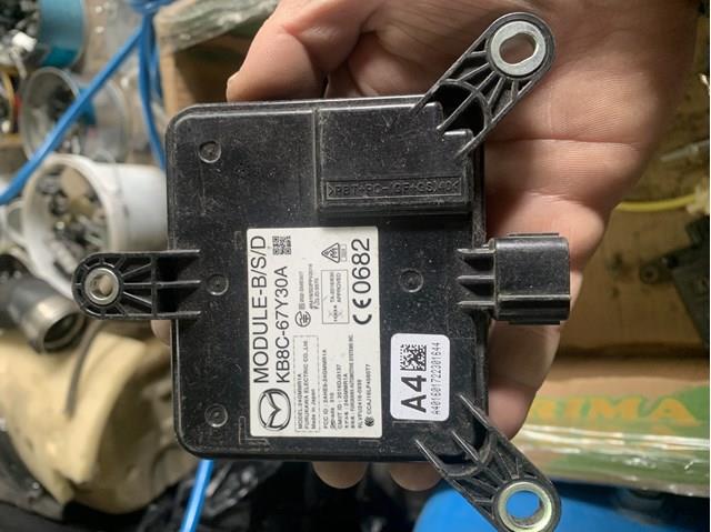 Sensor traseiro de controlo da zona morta Mazda KB8C67Y30A preço, a partir de 168,55 USD