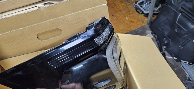 Compre 81551WQ010 Toyota Lanterna traseira direita