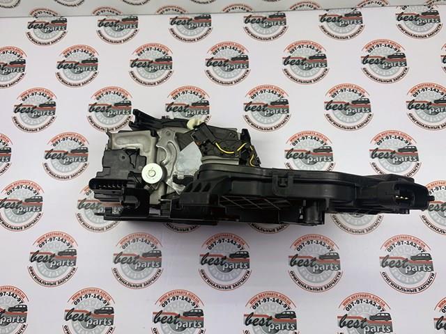 Fecho da porta dianteira esquerda LR078731 Land Rover