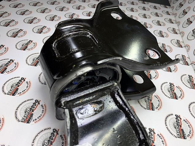 Braço oscilante inferior esquerdo de suspensão dianteira LR126119 Land Rover