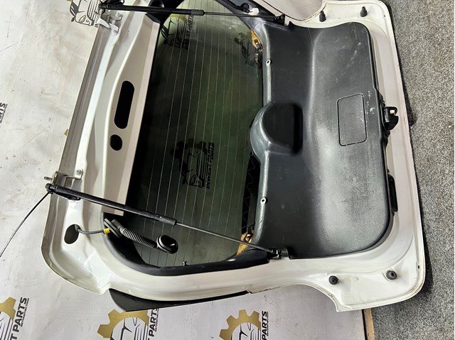  Porta traseira (3ª/5ª porta-malas (tampa de alcapão) Nissan JUKE JPN hatchback (F15) (2010 - 2019) JPN