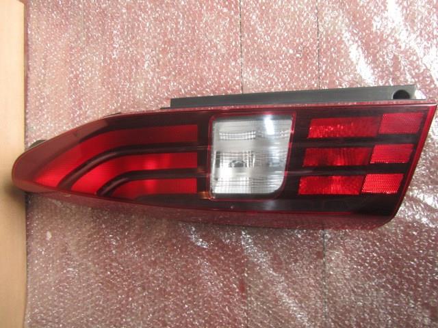 Lanterna traseira esquerda Peugeot/Citroen 9819427380