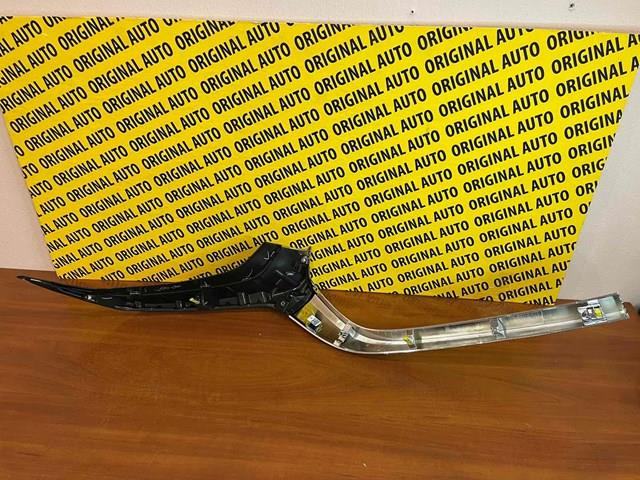 Moldura de grelha do radiador esquerdo DGH9507K0B Mazda