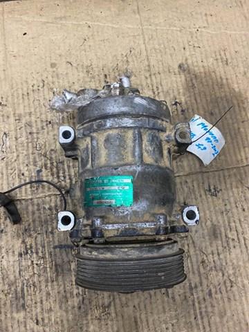 Compressor de aparelho de ar condicionado 8200040681 Renault (RVI)