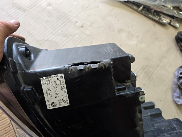Luz esquerda 260601790R Renault (RVI)