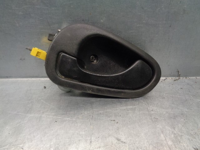 MR911087 Mitsubishi Maçaneta interna dianteira/traseira da porta esquerda