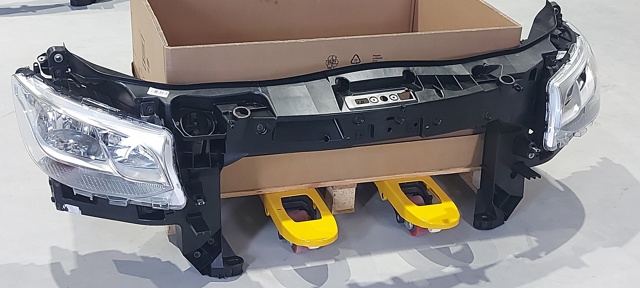 Suporte do radiador montado (painel de montagem de fixação das luzes) Mercedes A9078800900