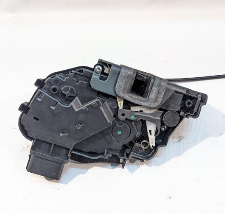 6M2AR21813CC Ford Fecho da porta dianteira esquerda