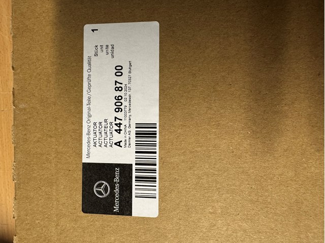 Motor de acionamento do freio de suporte traseiro A4479068700 Mercedes