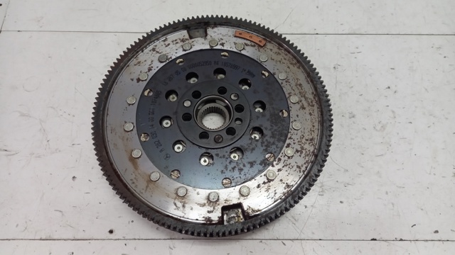 A2820301400 Mercedes Volante de motor