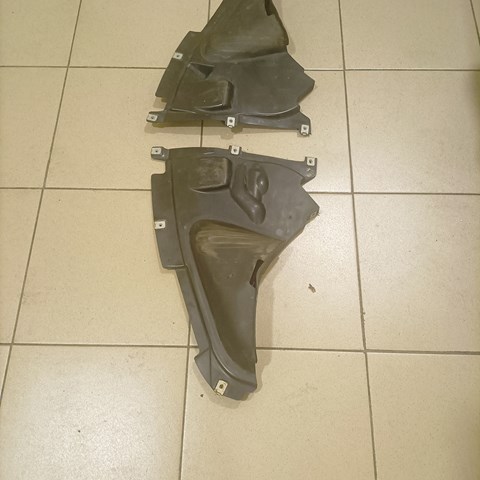 Escudo protetor contra o barro de arco dianteiro do pára-lama BMW 7260739