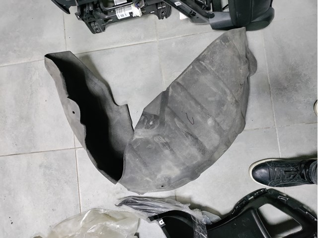 Compre KB7W561H1A Mazda Guarda-barras do pára-lama traseiro direito