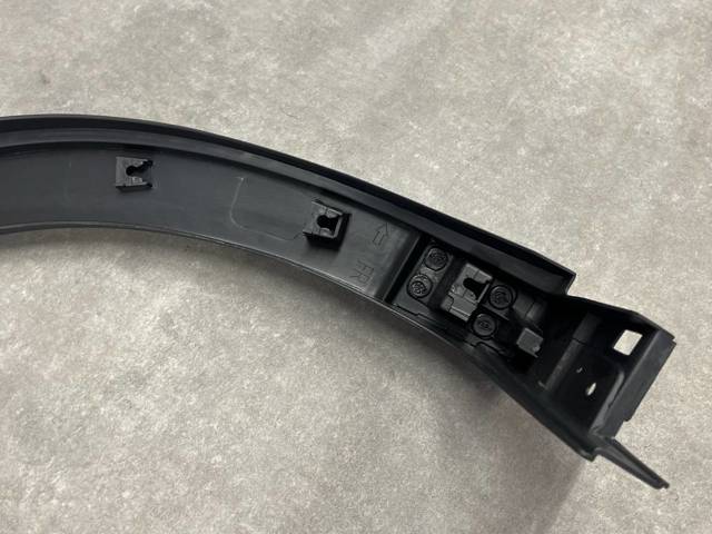 Compre KB7W51W60E Mazda Expansor esquerdo (placa sobreposta) de arco do pára-lama traseiro