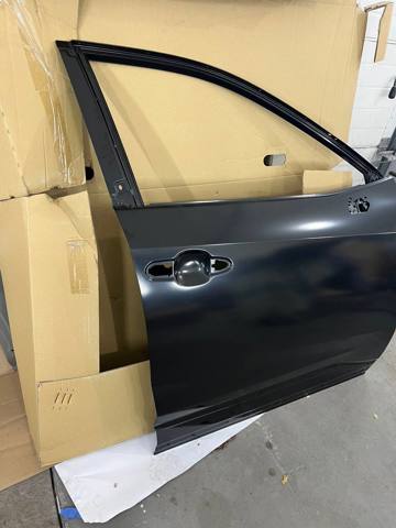Porta dianteira direita 6700142161 Toyota