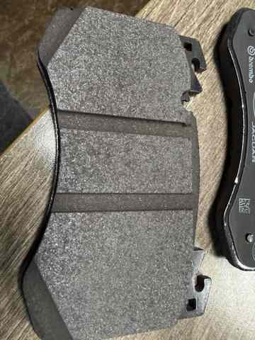 Sapatas do freio dianteiras de disco LR157389 Land Rover