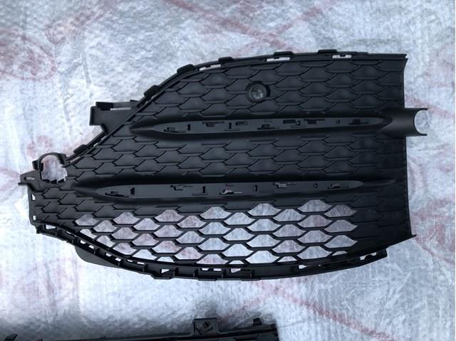 Compre 1678857503 Mercedes Grelha inferior do pára-choque dianteiro
