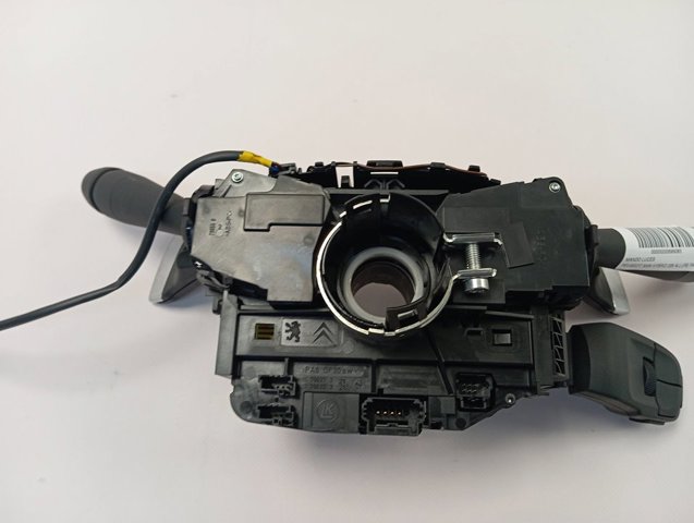 Compre Comutador instalado na coluna da direção, montado Peugeot 3008 2