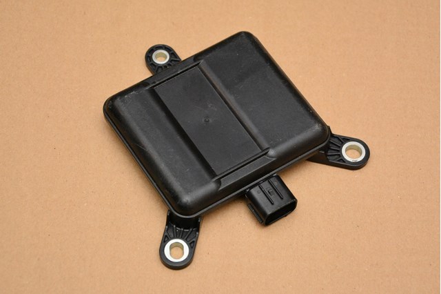 KB8C67Y30C Mazda Sensor traseiro de controlo da zona morta