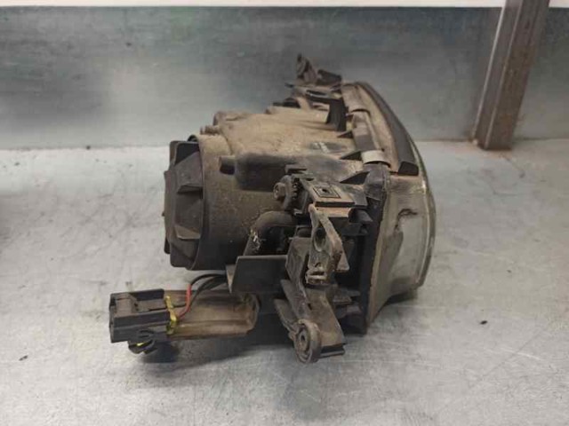 TB825103XA Mazda Luz direita