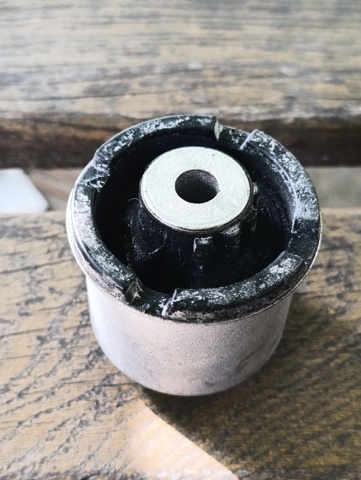 Bloco silencioso dianteiro do braço oscilante superior Mercedes A2053330314 preço, a partir de 23,37 USD