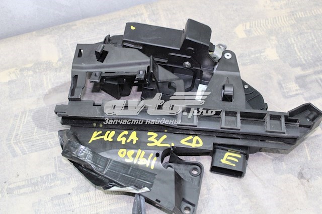 Compre 8V4AS26413GA Ford Fecho da porta traseira esquerda