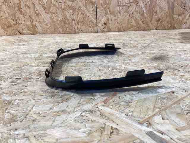 Compre LR079389 Land Rover Moldura direita de grelha do pára-choque dianteiro