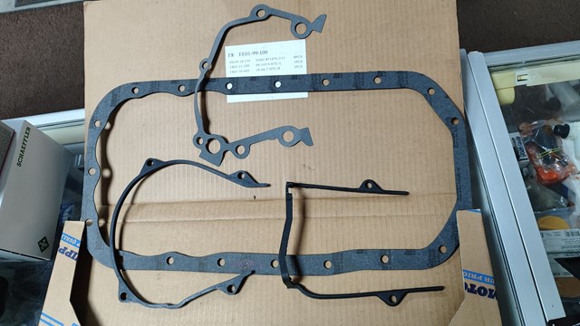 FE0199100 Mazda Kit de vedantes de motor completo